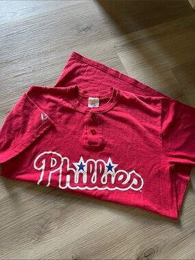 Men’s vintage Phillies t shirt